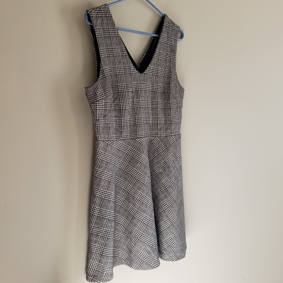 Banana Republic Dresses & Skirts - Plaid fitted dress -- perfect for work wear